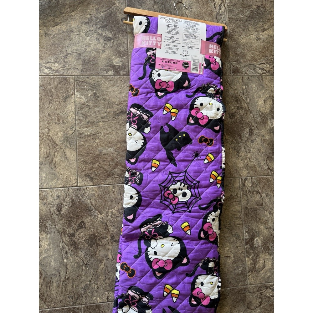 VIRAL‎ Sanrio Hello Kitty Halloween Reversible Twin Quilted Blanket 60"x90"